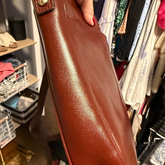 Patricia Nash Emeline Crossbody leather crossbody bag - Picture 6 of 17